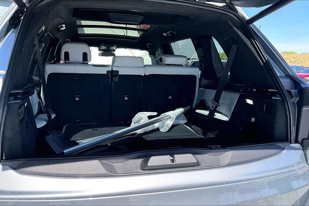 Used 2024 BMW X7 xDrive40i w/ Parking Assistance Package AWD/4WD image 24