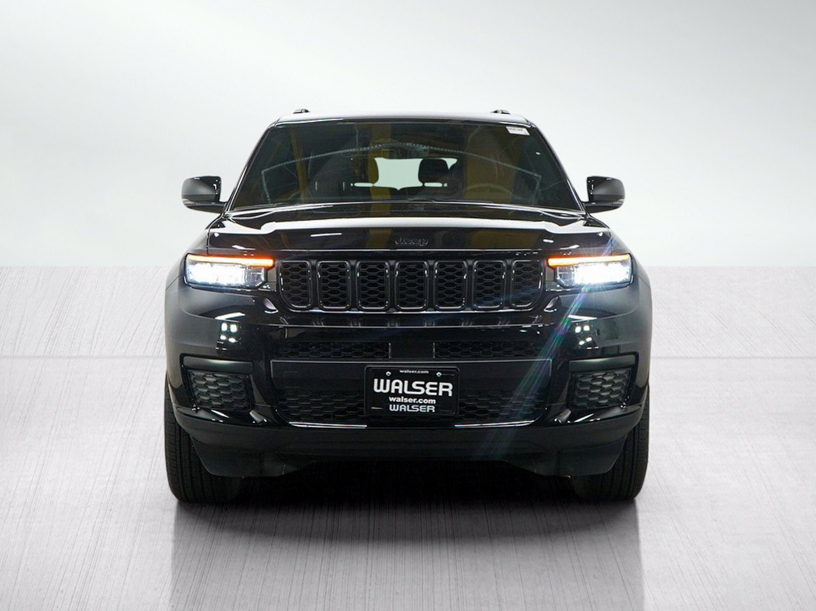 Used 2025 Jeep Grand Cherokee L Laredo AWD/4WD image 9