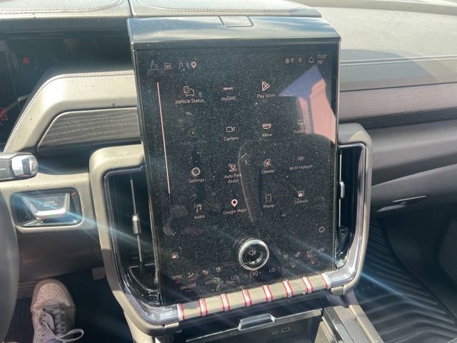 Used 2025 GMC Yukon AT4 Ultimate w/ LPO, Floor Liner Package AWD/4WD image 12