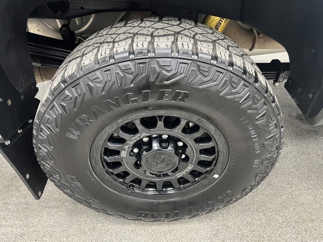 Used 2025 GMC Sierra 2500 AT4X w/ AT4X AEV Edition image 18