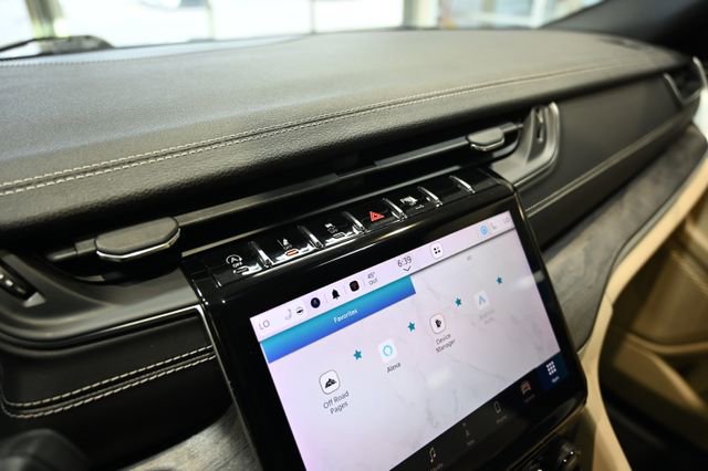 Used 2023 Jeep Grand Cherokee L Limited image 22