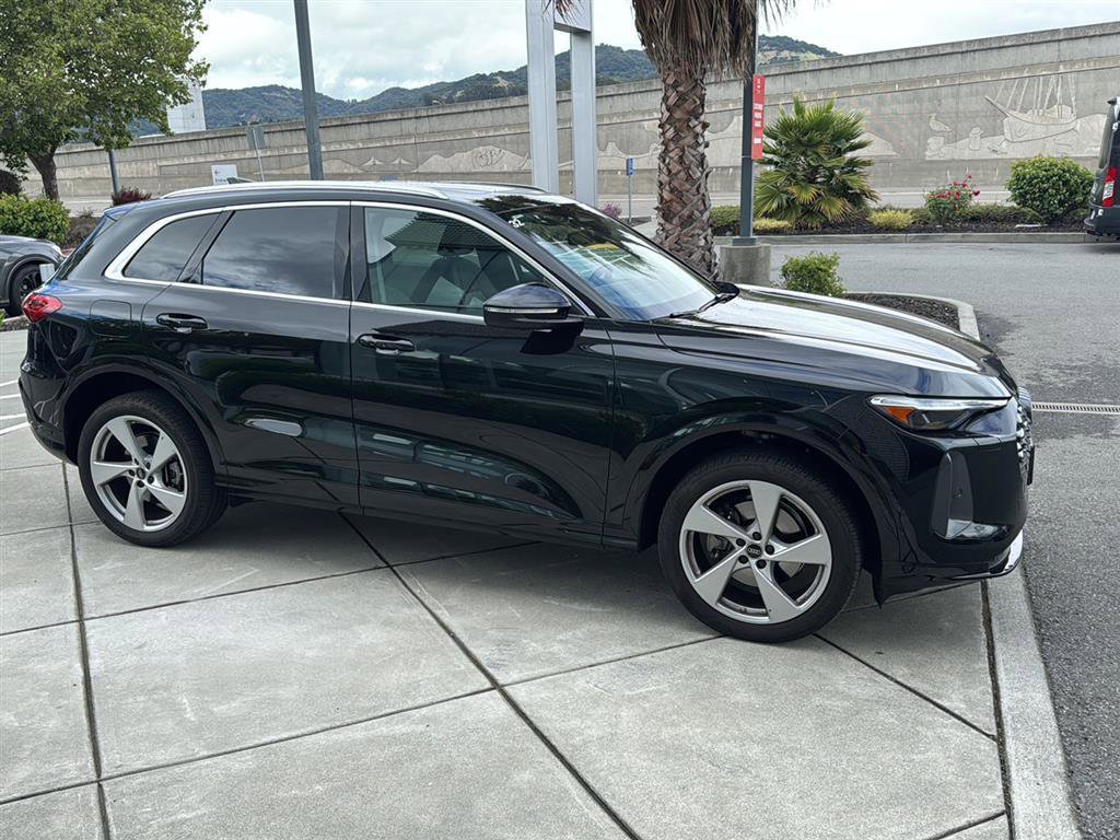 Used 2025 Audi Q5 Premium Plus w/ Premium Plus image 5