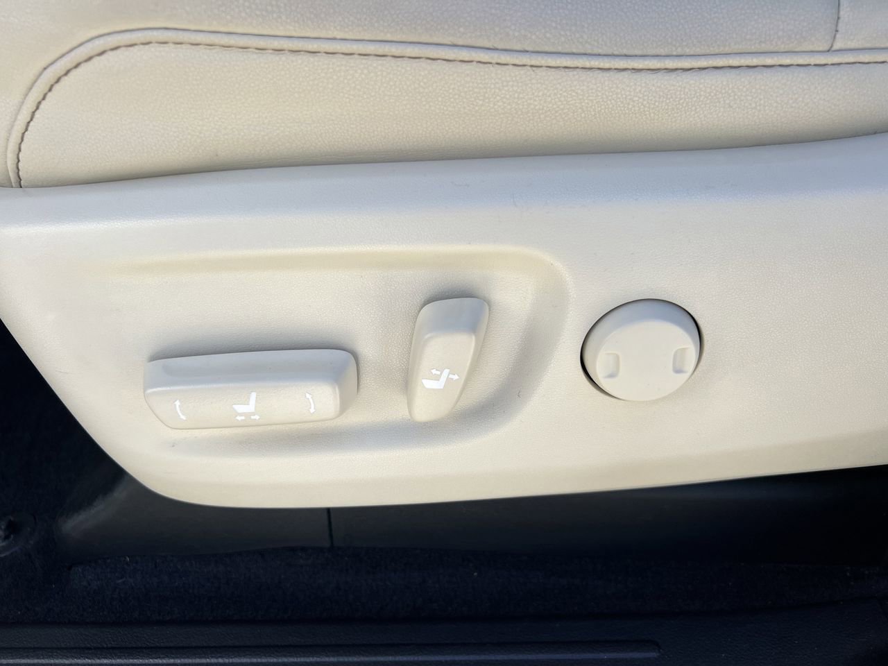 Used 2022 Lexus GX 460 Premium w/ Premium Package image 23