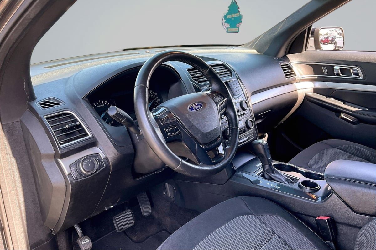 Used 2016 Ford Explorer XLT FWD image 14