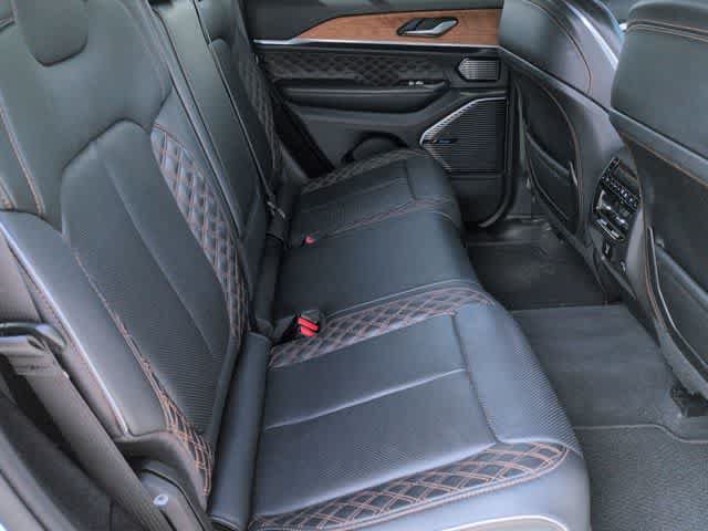 Used 2023 Jeep Grand Cherokee Summit AWD/4WD image 21