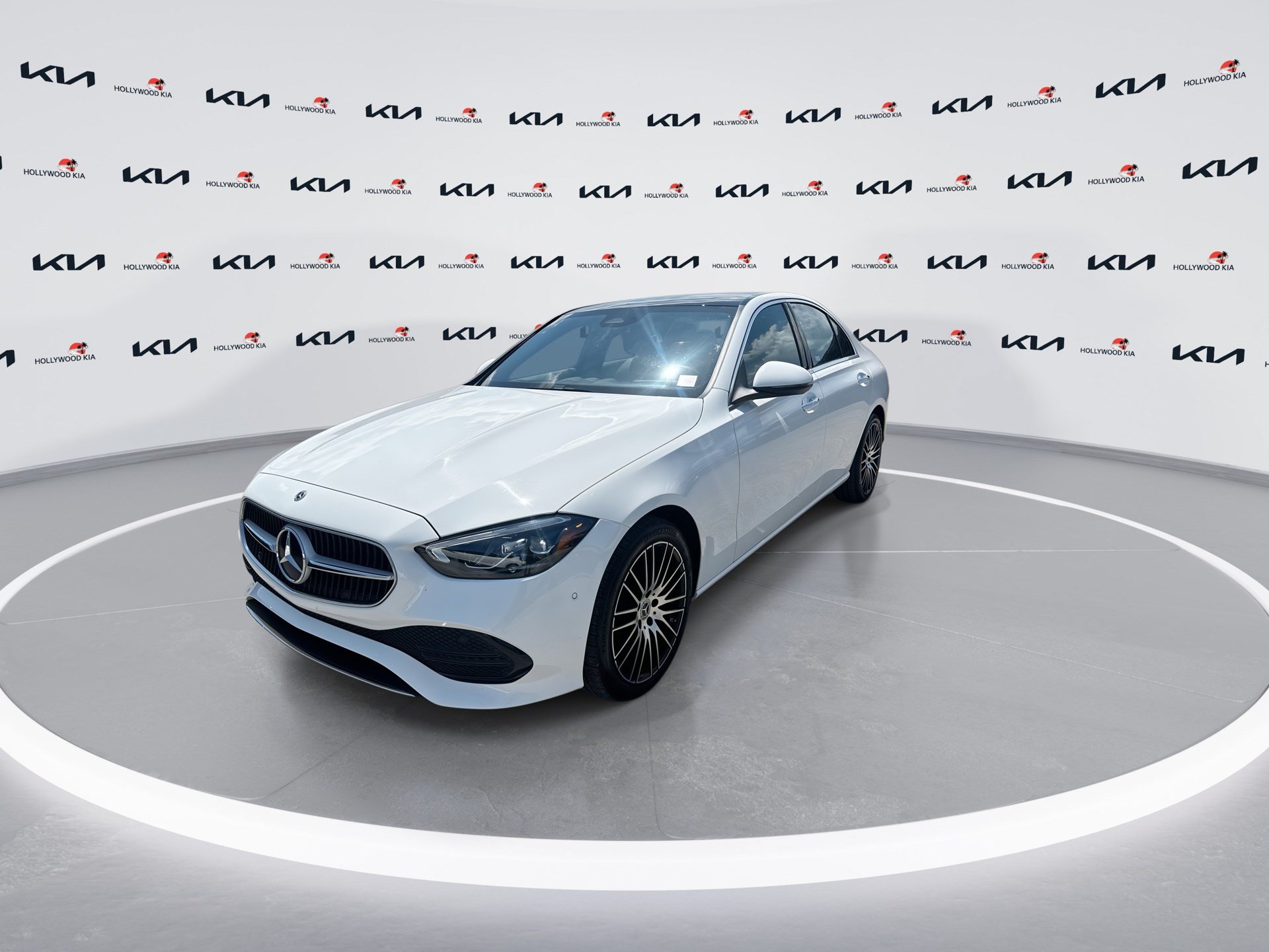 Used 2025 Mercedes-Benz C 300 Sedan image 4