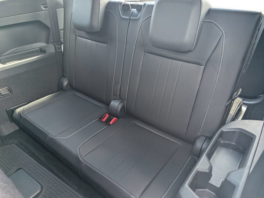 Used 2023 Volkswagen Tiguan SE R-Line FWD image 10