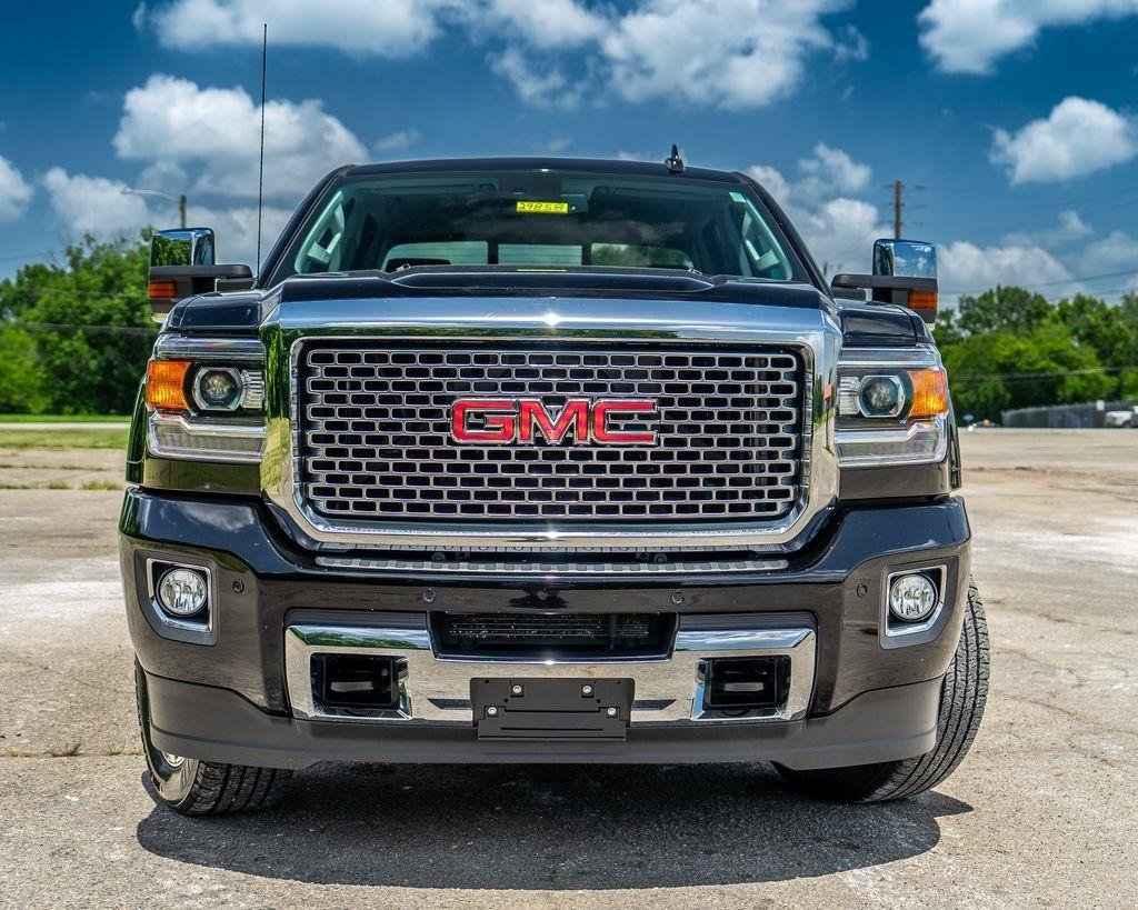 Used 2016 GMC Sierra 2500 Denali w/ Duramax Plus Package AWD/4WD image 3
