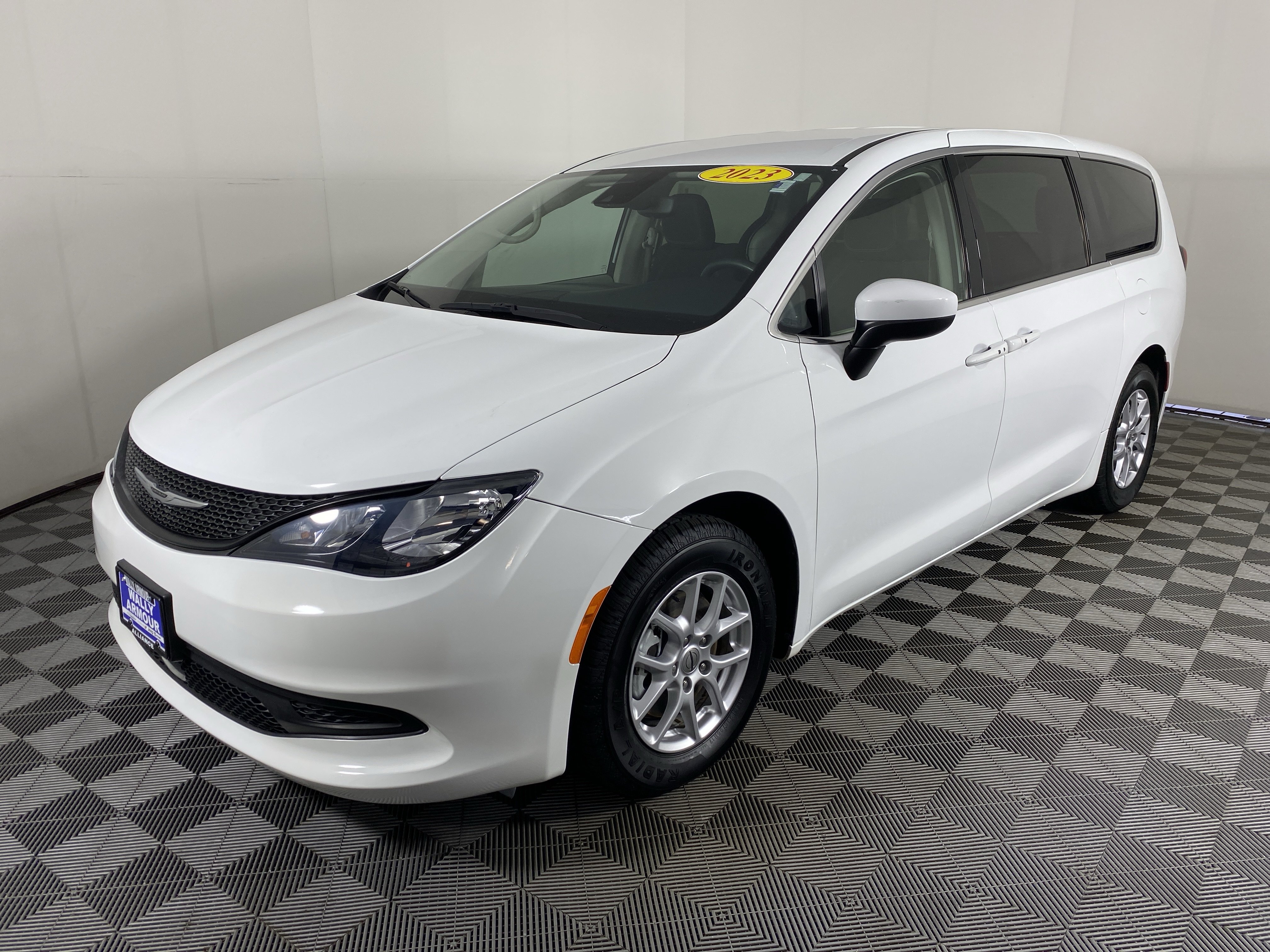 Used 2023 Chrysler Voyager LX FWD image 10