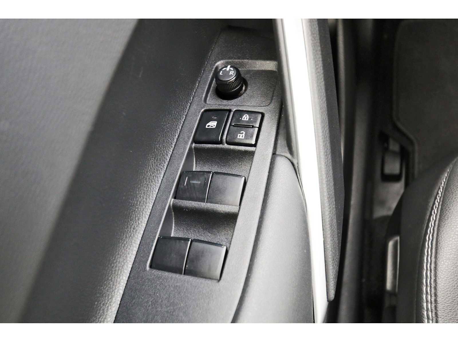 Used 2024 Toyota Corolla Cross XLE w/ Convenience Package image 20