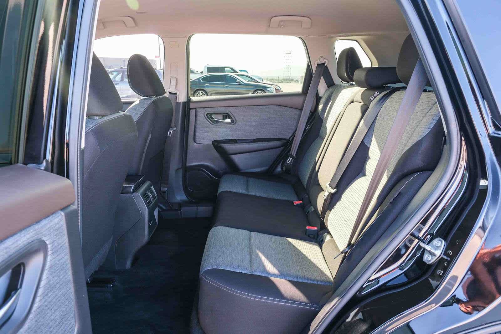 Used 2023 Nissan Rogue SV FWD image 19