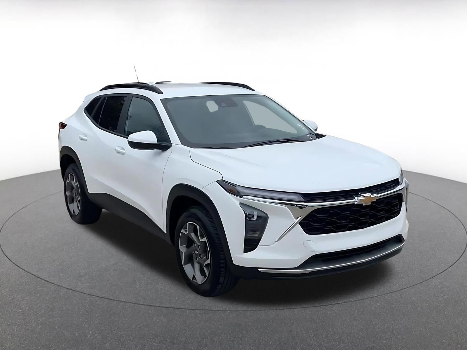 Used 2025 Chevrolet Trax LT w/ LT Convenience Package FWD image 2