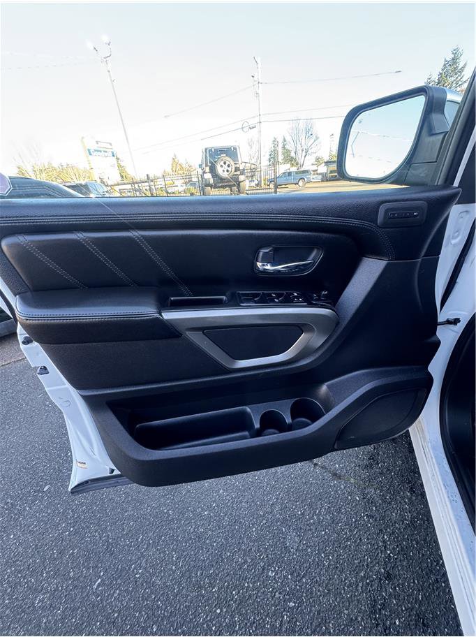 Used 2015 Nissan Armada Platinum image 21