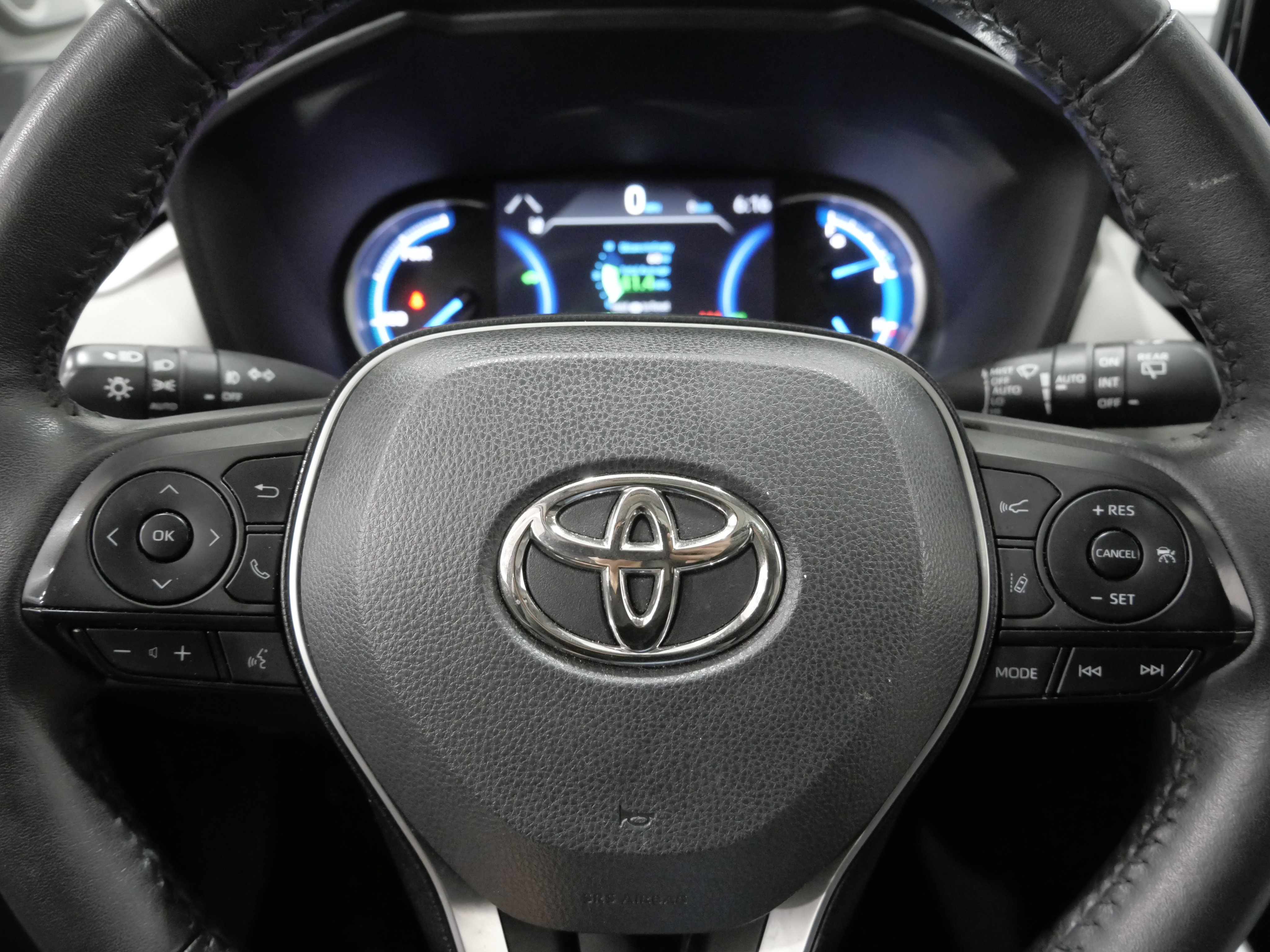 Used 2023 Toyota RAV4 XLE Premium AWD/4WD image 17