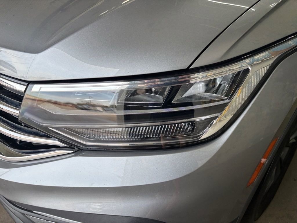 Used 2022 Volkswagen Tiguan SE w/ Panoramic Sunroof Package image 7