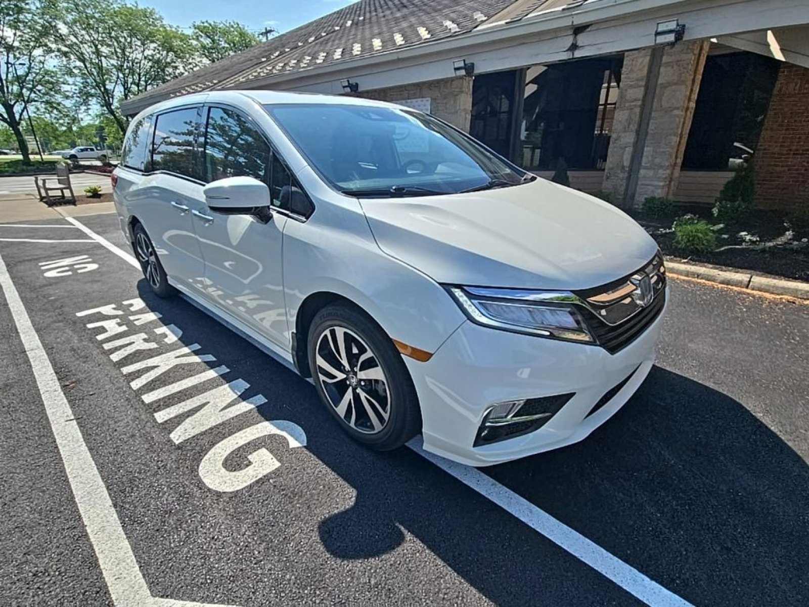 Used 2018 Honda Odyssey Elite image 5