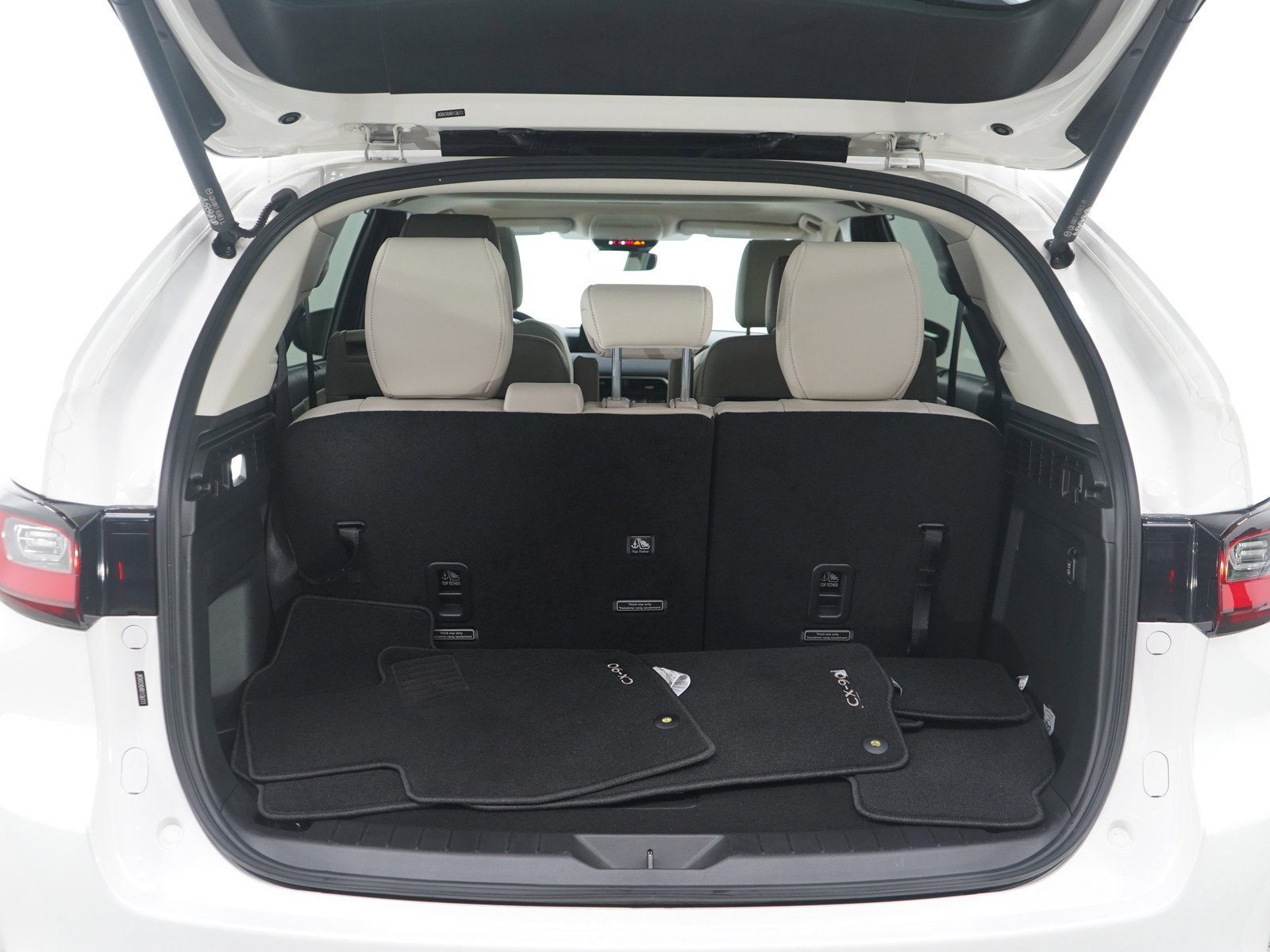 Certified 2024 MAZDA CX-90 3.3 Turbo w/ Preferred Plus image 18