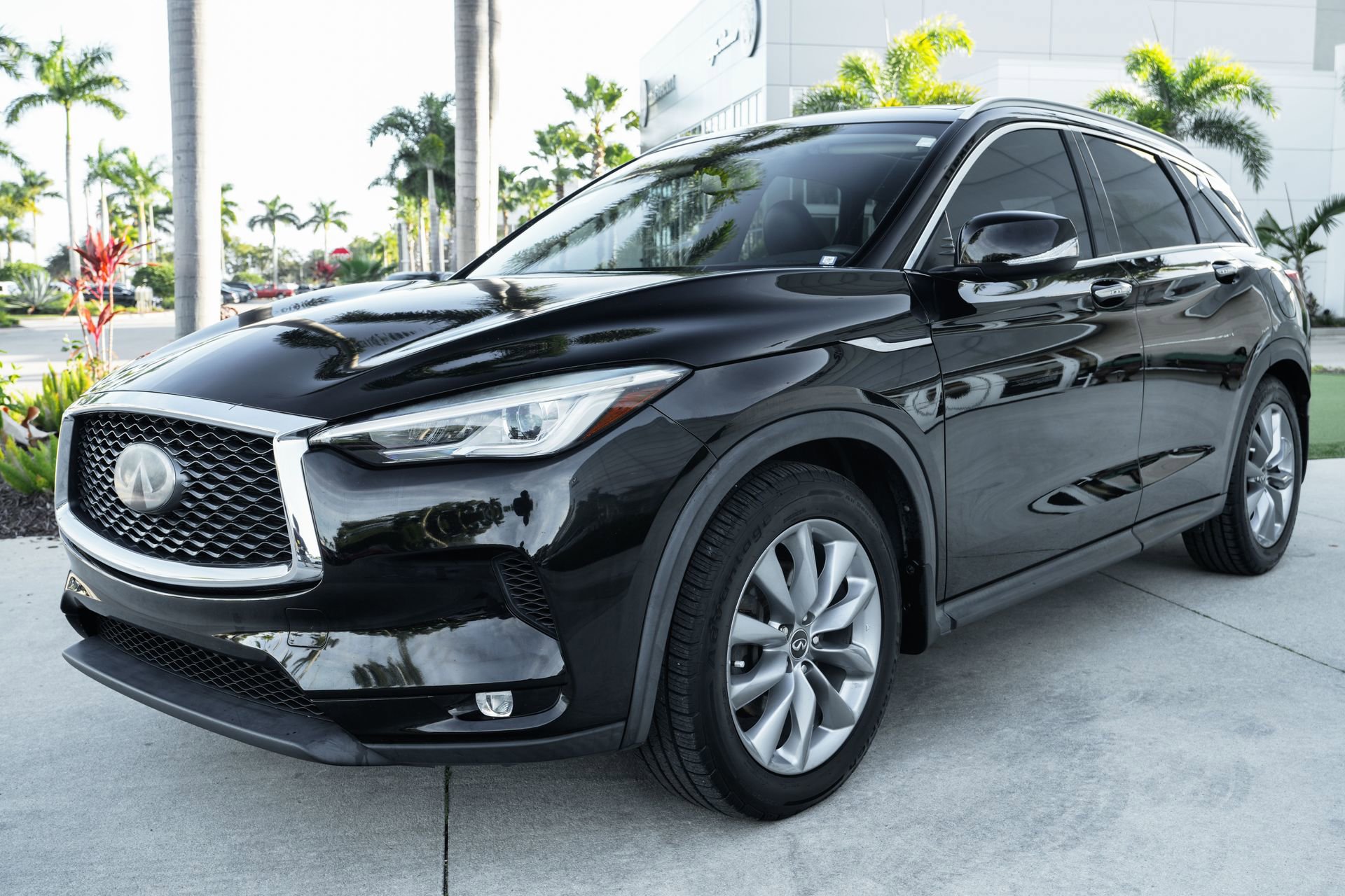 Used 2019 INFINITI QX50 Luxe w/ Navigation Package image 4