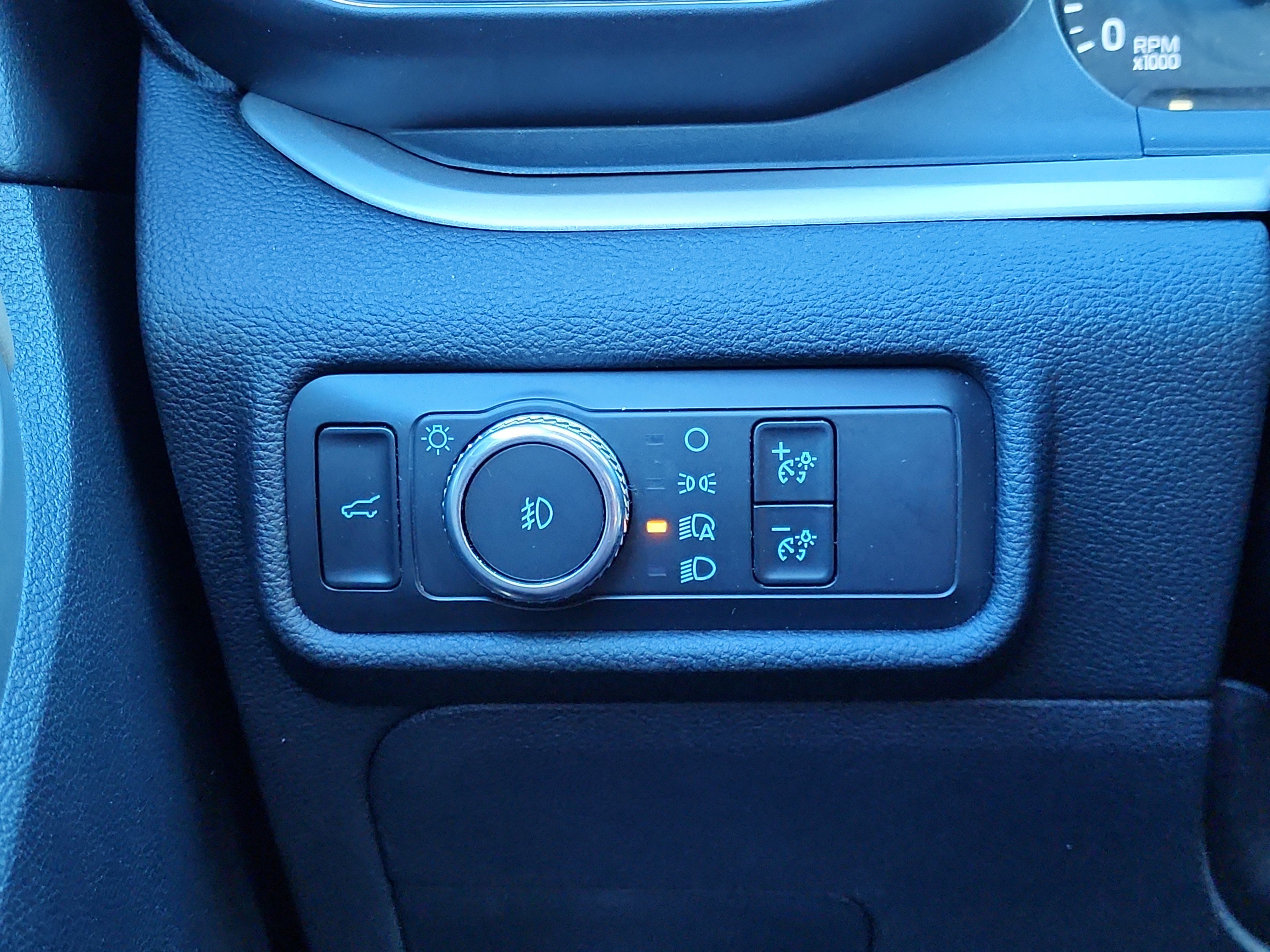 Certified 2020 Ford Explorer XLT w/ Equipment Group 202A image 28