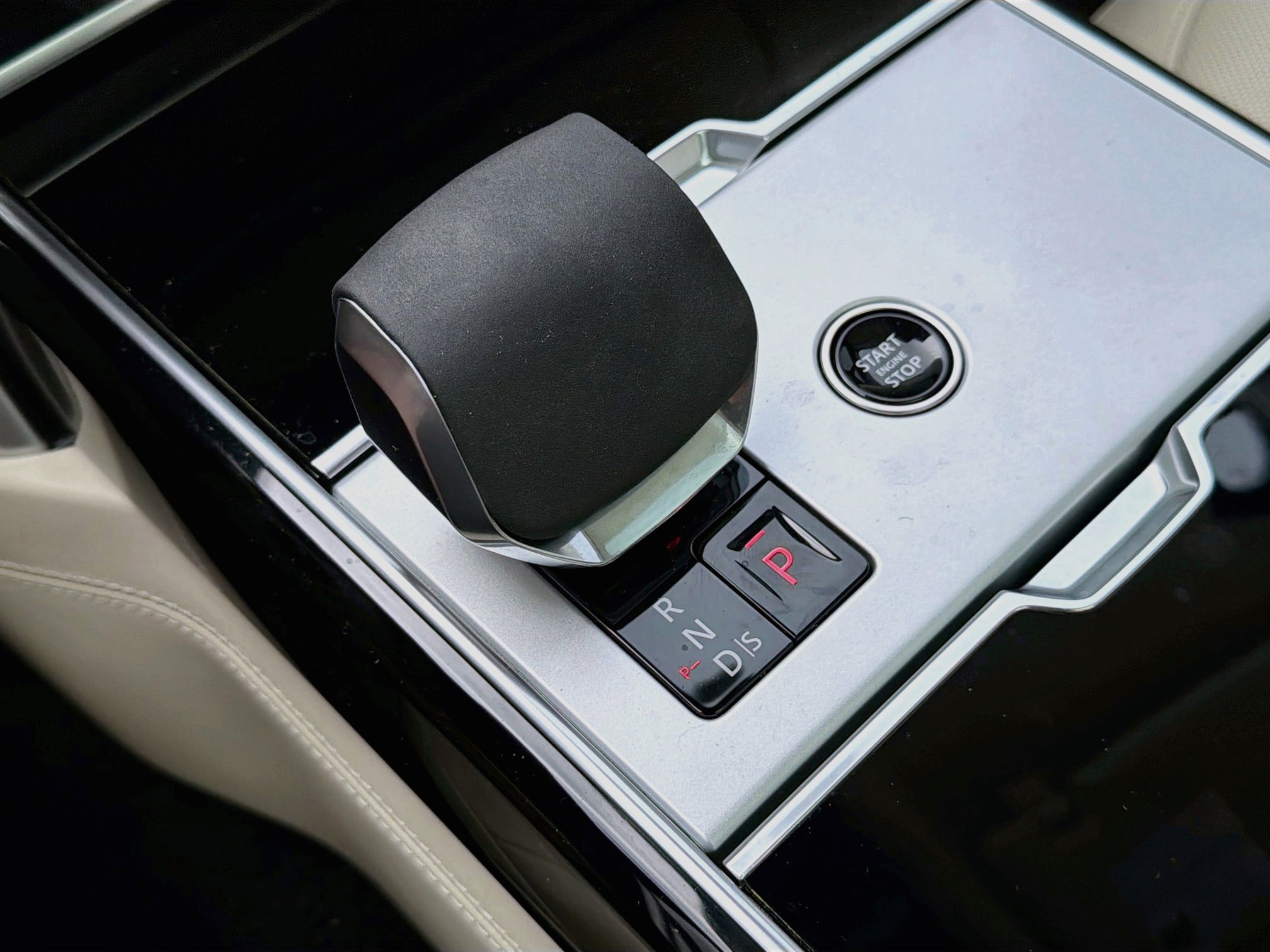 Used 2025 Land Rover Range Rover Autobiography AWD/4WD image 28