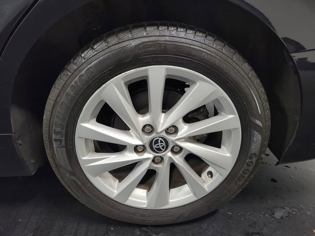 Used 2022 Toyota Camry LE w/ Carpet Mat Package (TMS) image 10