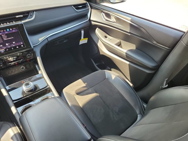 Used 2023 Jeep Grand Cherokee L Laredo RWD image 11