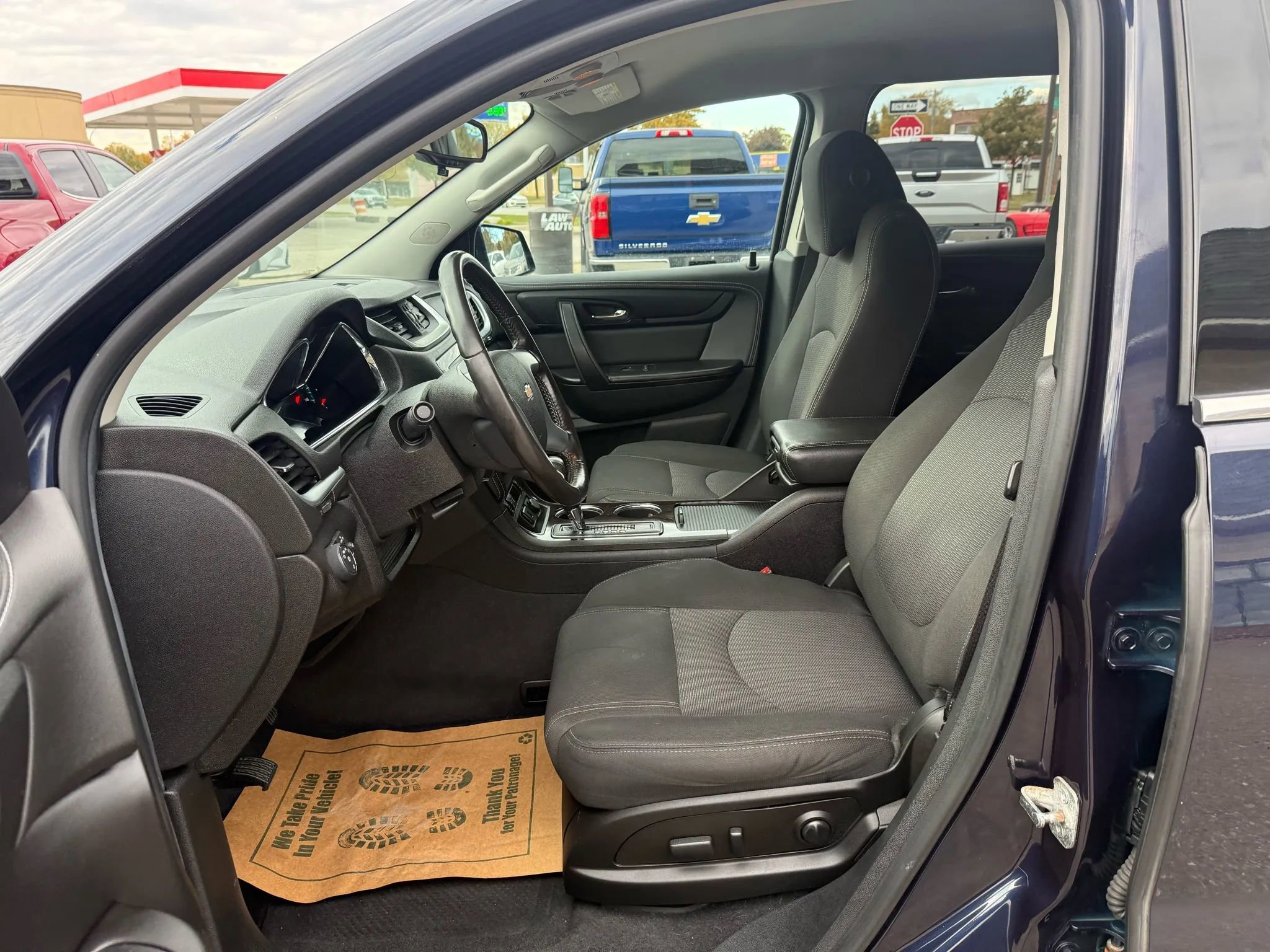 Used 2017 Chevrolet Traverse LT w/ Style and Technology Package image 15