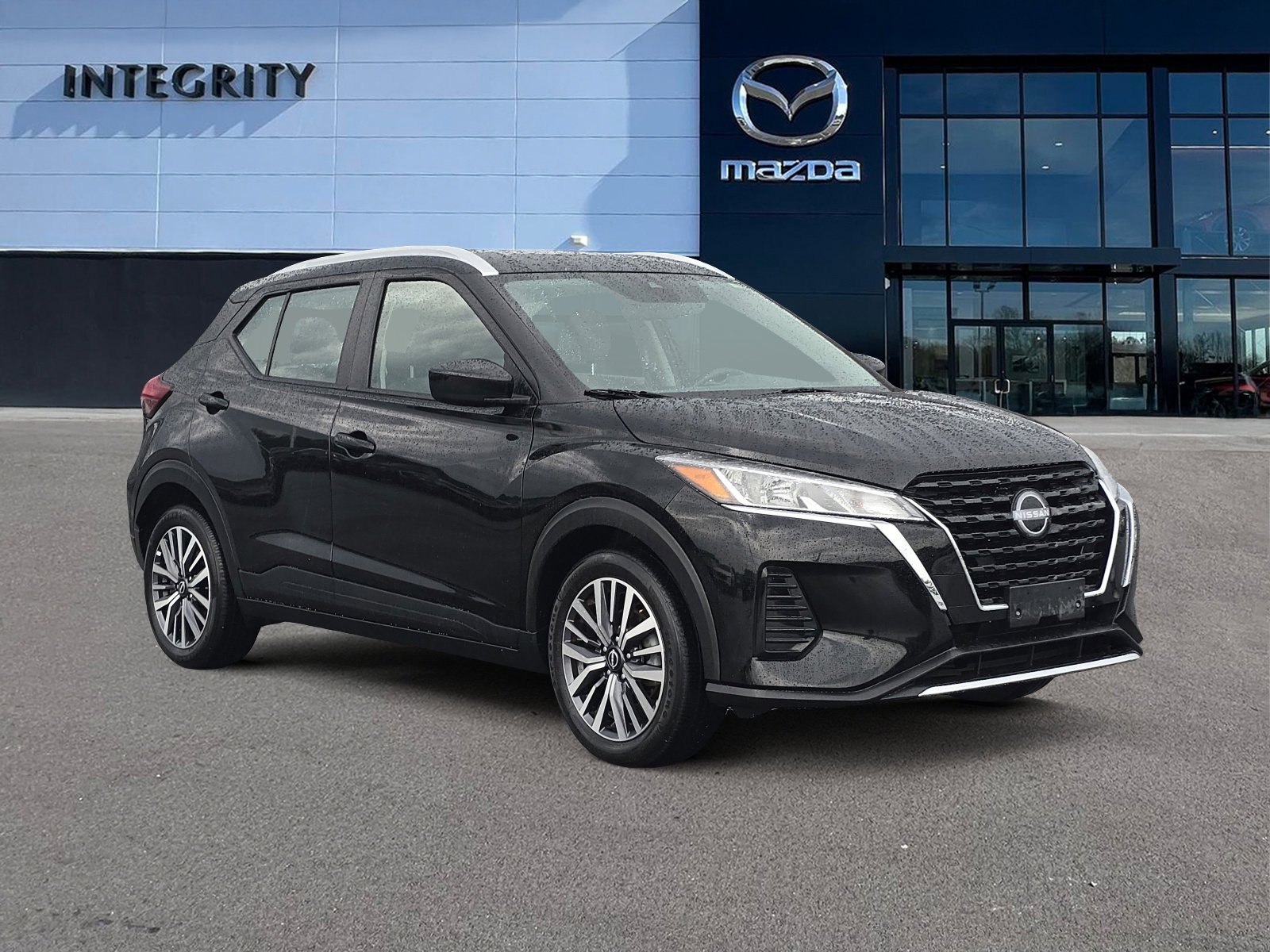 Used 2024 Nissan Kicks SV image 1