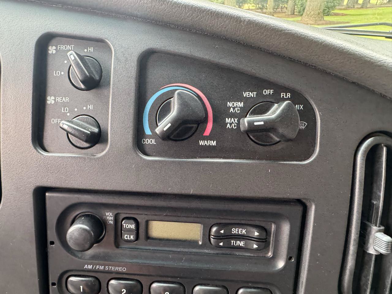 Used 2006 Ford E-350 and Econoline 350 XLT RWD image 20