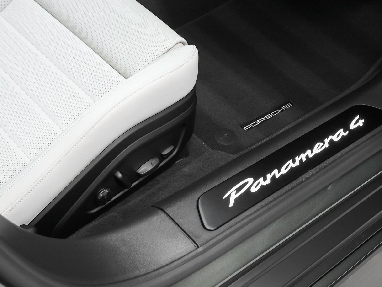 New 2026 Porsche Panamera 4 AWD/4WD image 23