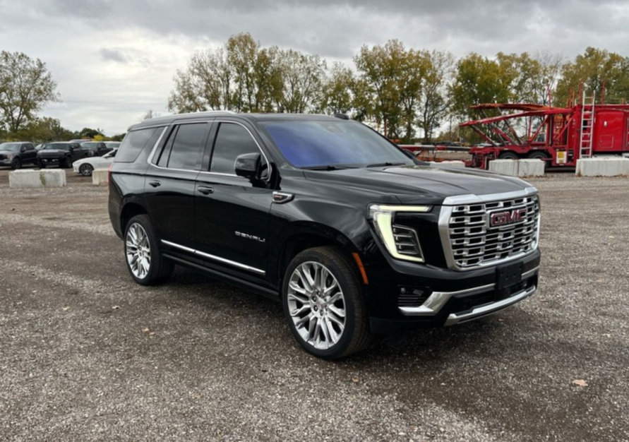 Used 2025 GMC Yukon Denali w/ Denali Reserve Package AWD/4WD image 4