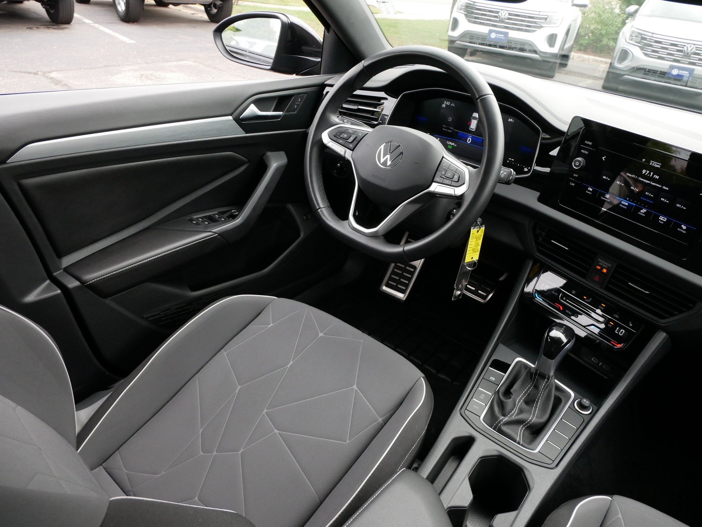 Certified 2025 Volkswagen Jetta Sport FWD image 9