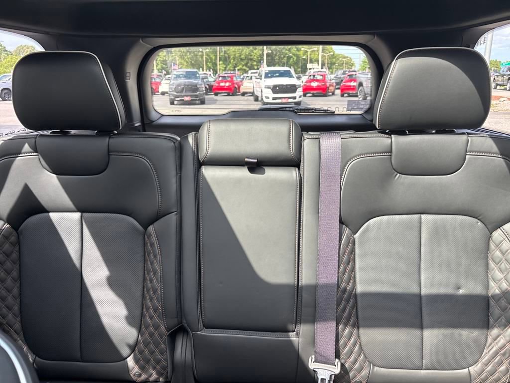 New 2025 Jeep Grand Cherokee Summit image 17