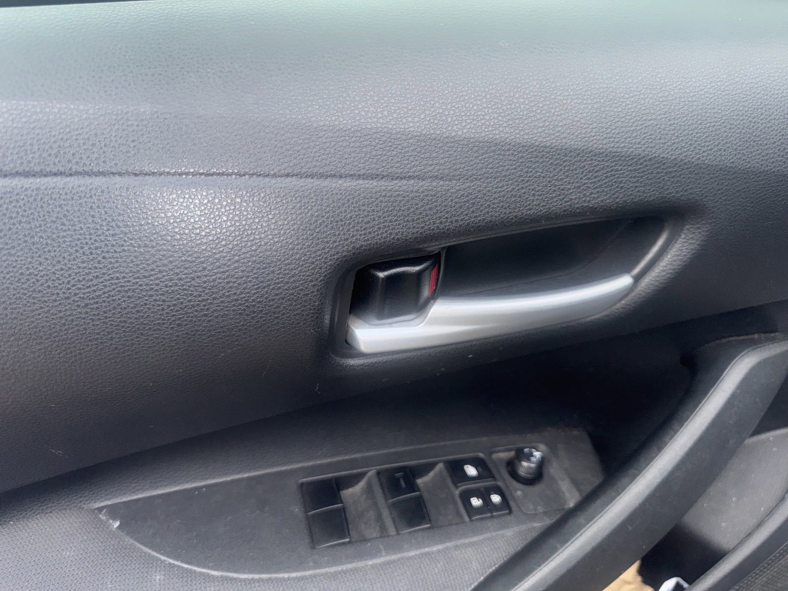 Used 2020 Toyota Corolla LE w/ Carpet Mat Package (TMS) FWD image 5