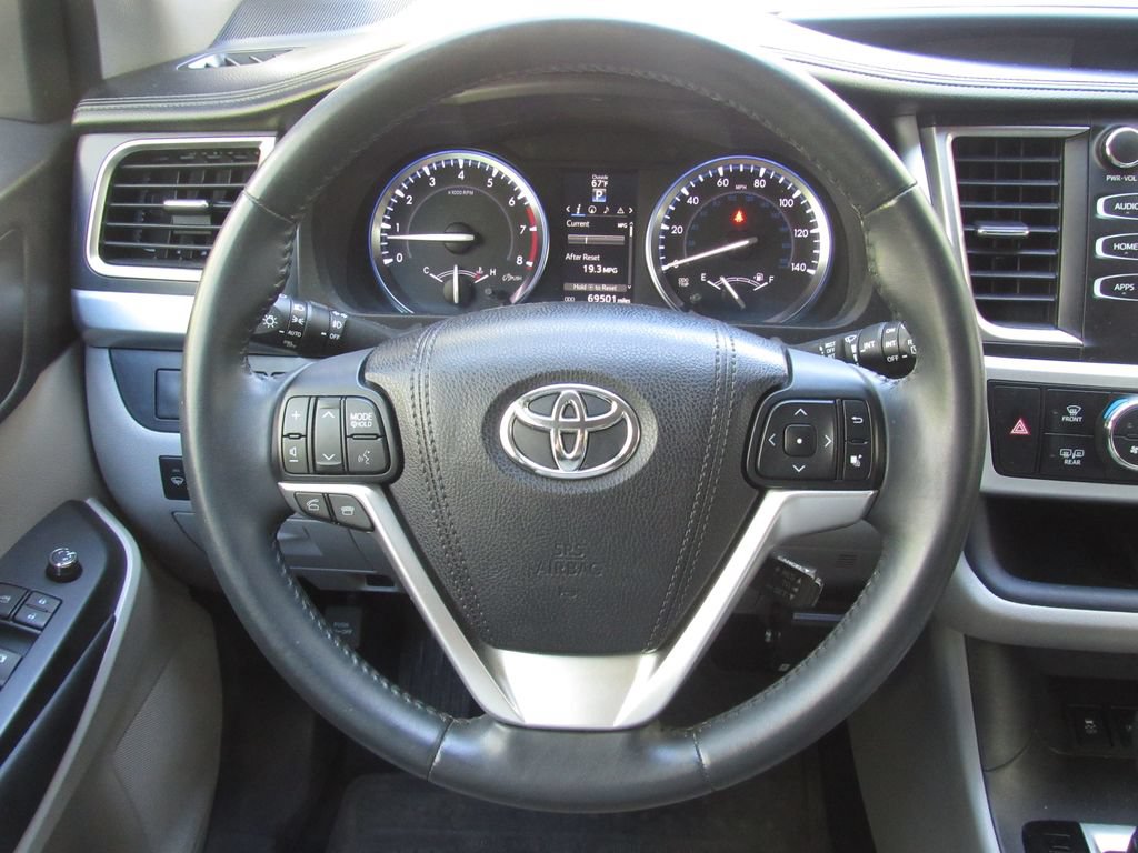Certified 2016 Toyota Highlander XLE AWD/4WD image 25