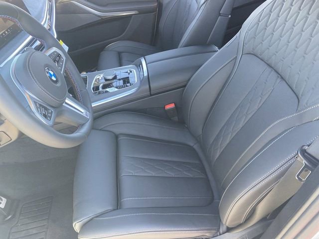 Used 2025 BMW X7 M60i w/ Climate Comfort Package image 19