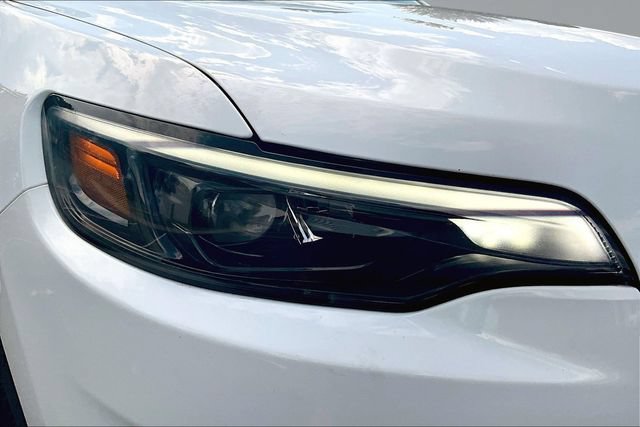 Used 2019 Jeep Cherokee Limited w/ Technology Group AWD/4WD image 31