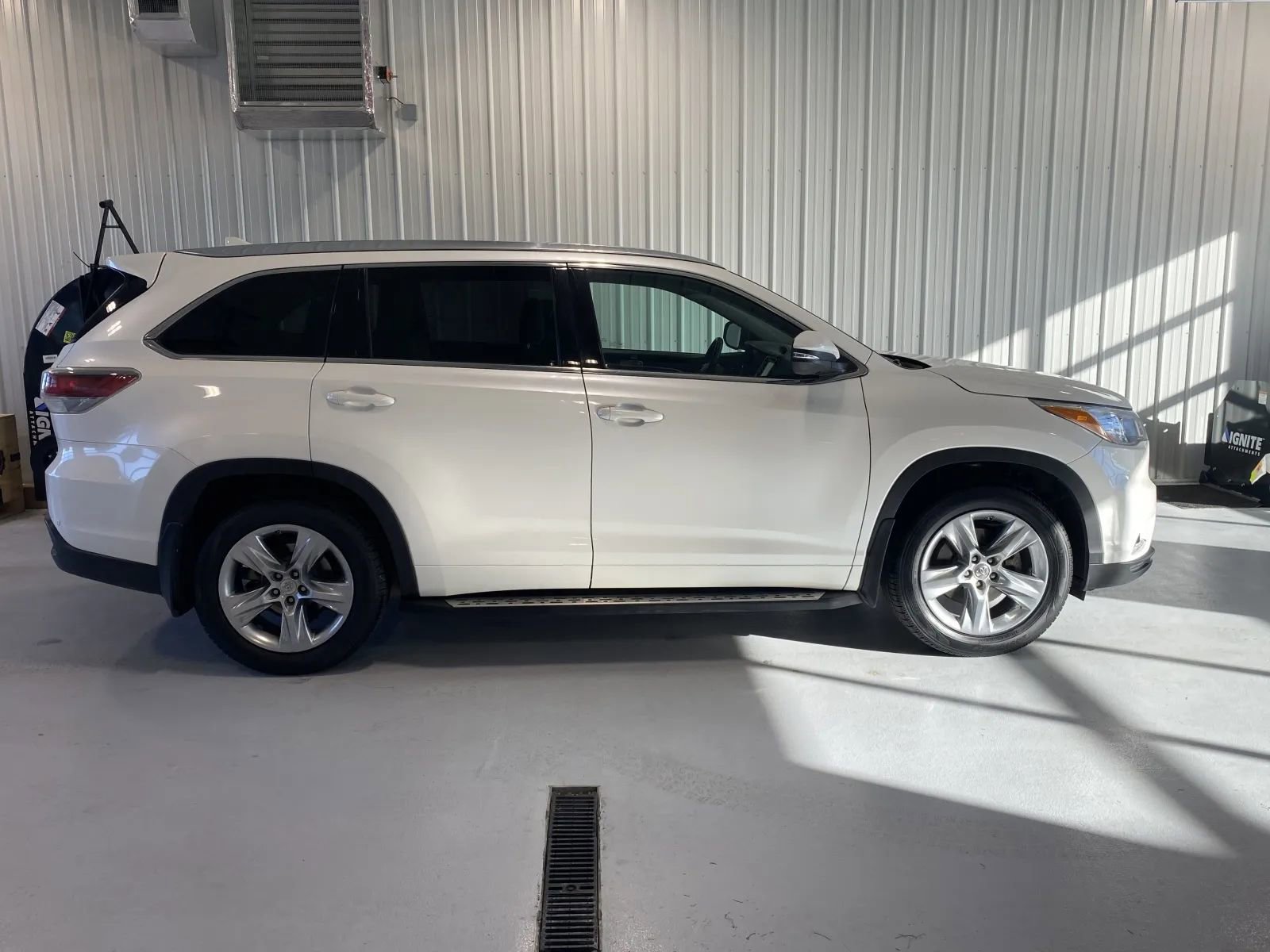 Used 2015 Toyota Highlander Limited image 2