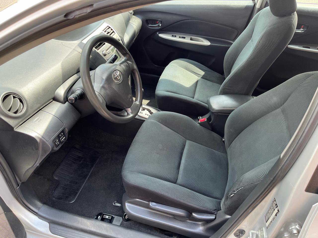 Used 2009 Toyota Yaris Sedan FWD image 17