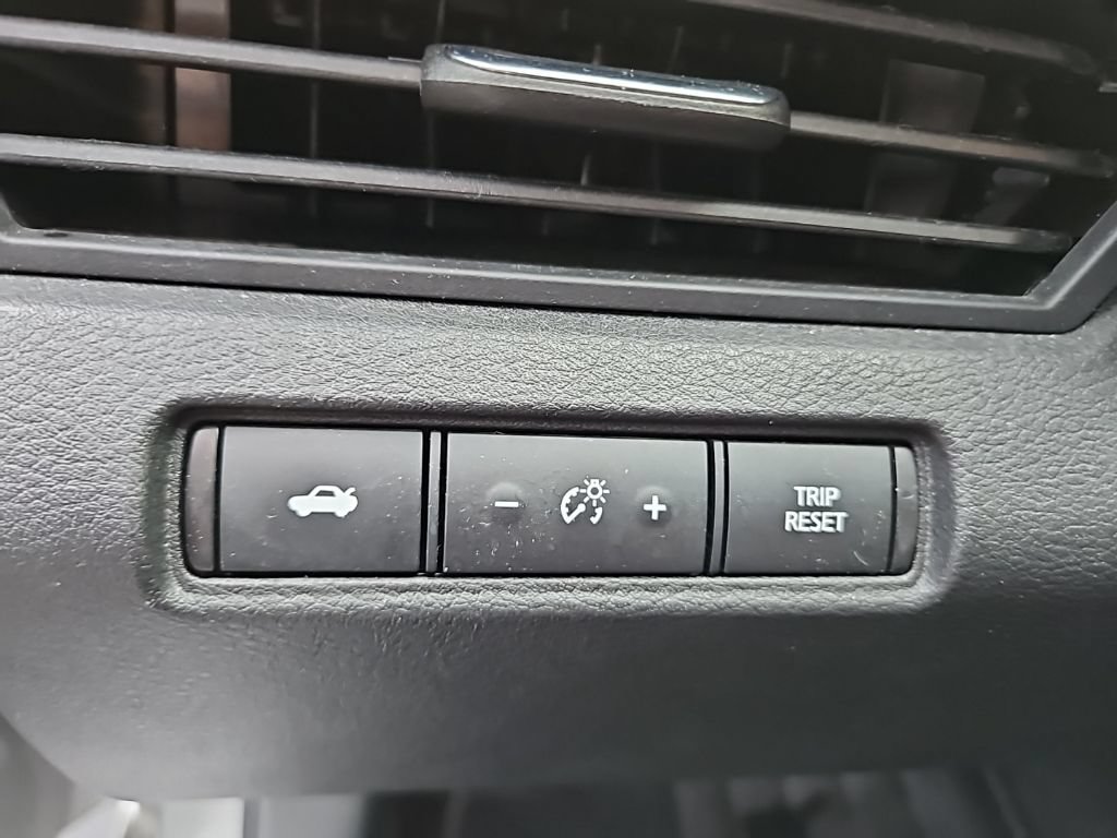 Used 2024 Nissan Altima 2.5 SV FWD image 11