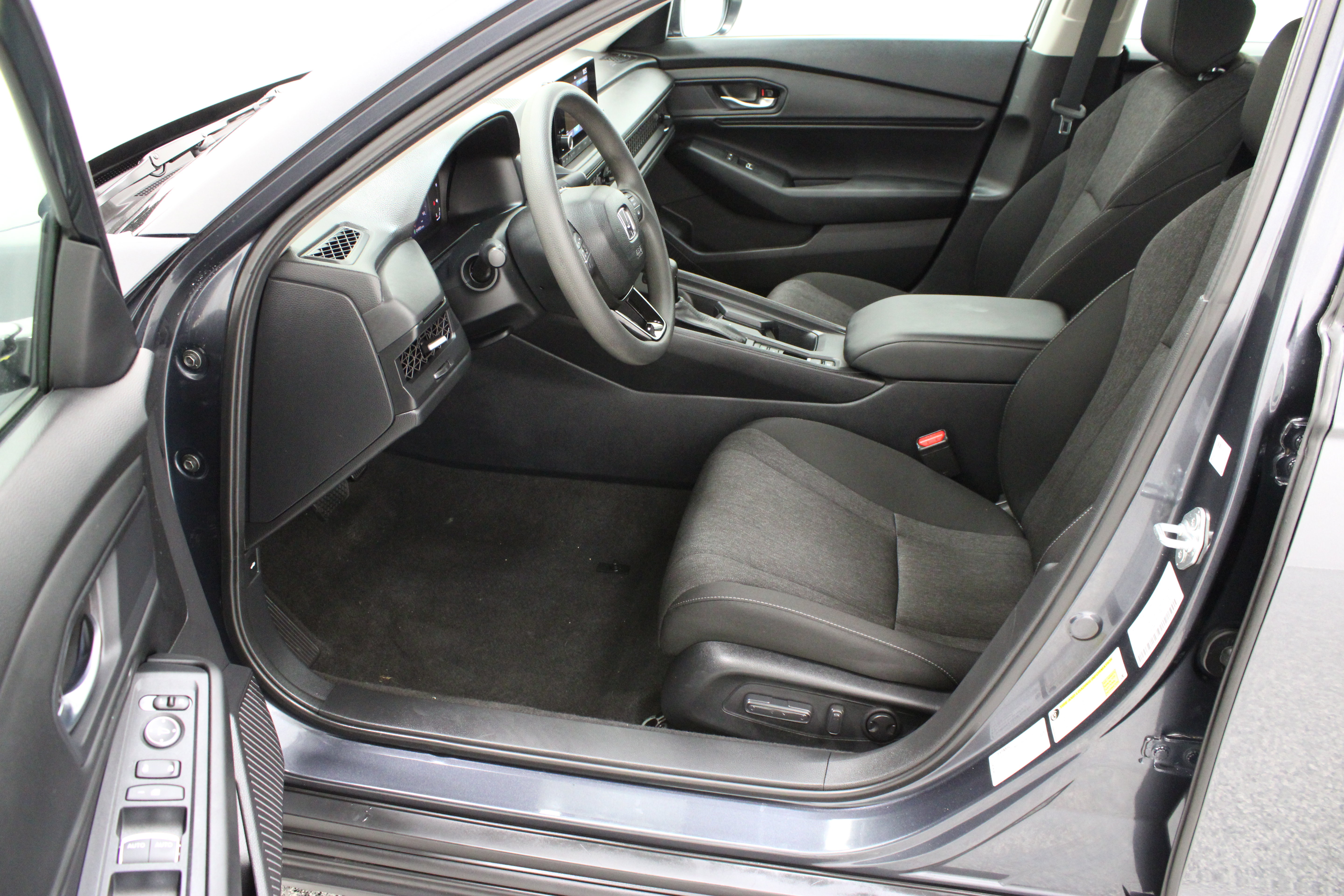 Used 2025 Honda Accord SE image 14