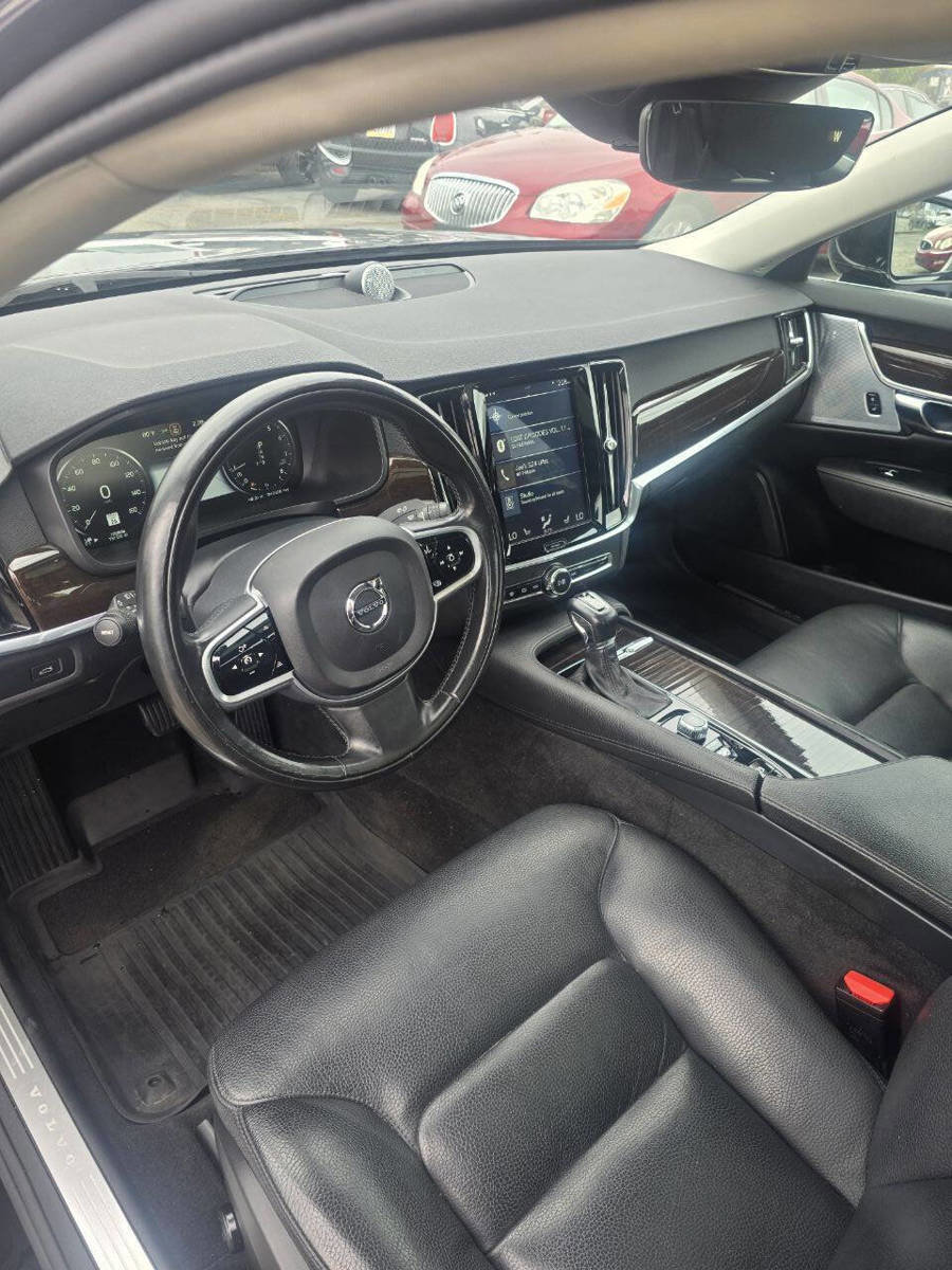 Used 2018 Volvo S90 T5 Momentum w/ Convenience Package image 7