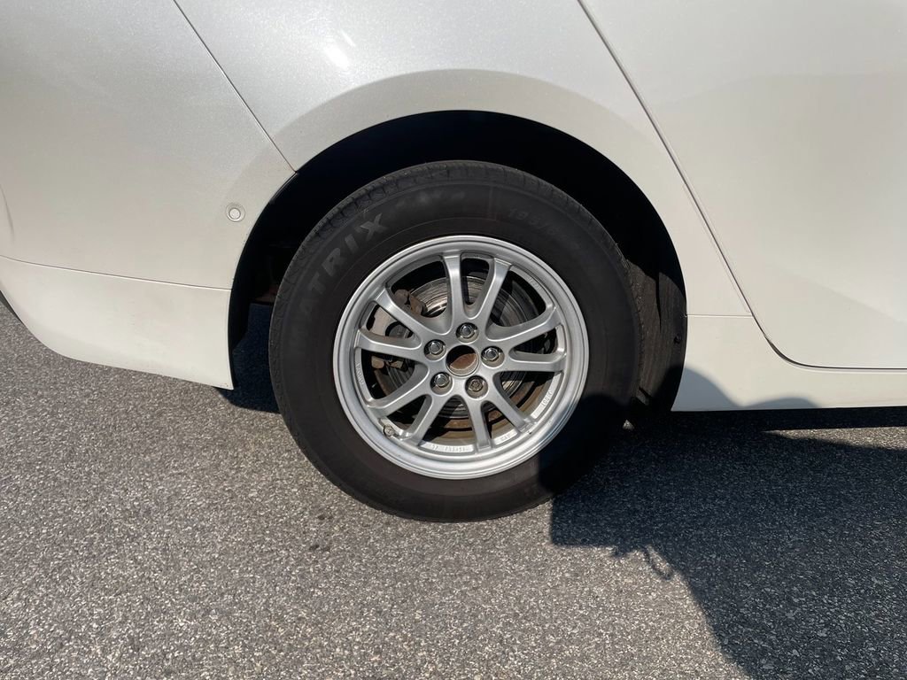 Used 2018 Toyota Prius Three image 30