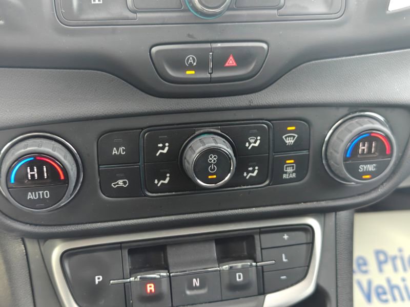 Used 2023 GMC Terrain SLE w/ Driver Convenience Package image 32