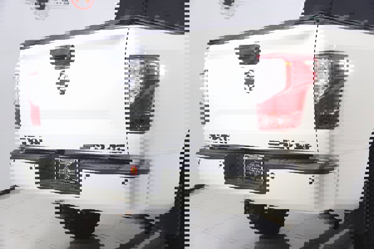 Used 2019 Nissan Titan SV w/ SV Convenience Package image 41