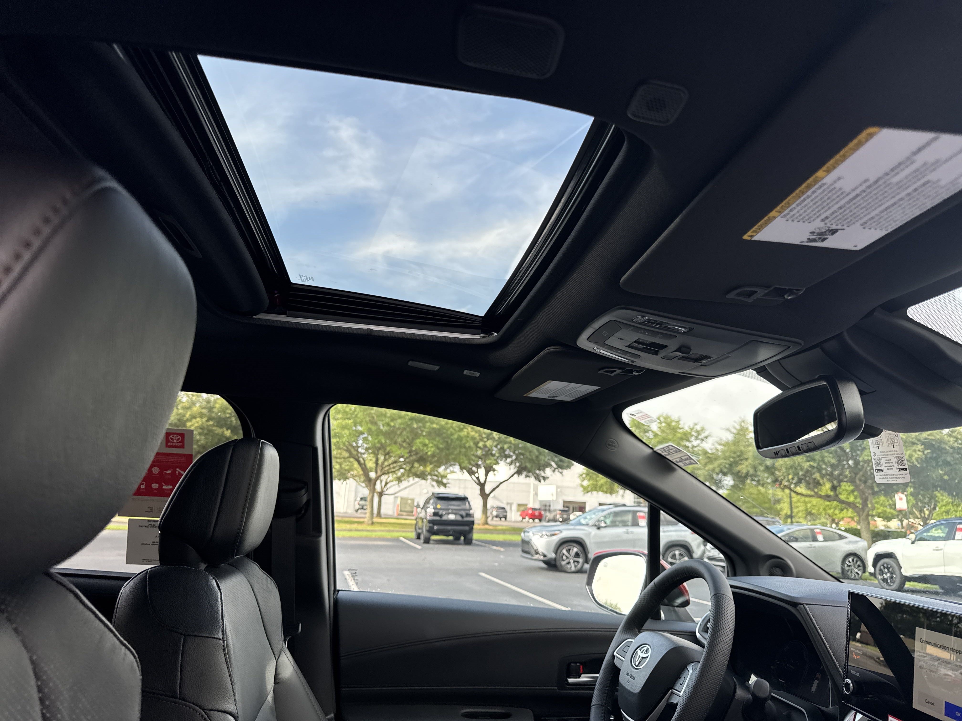 New 2025 Toyota Sienna Platinum FWD image 40
