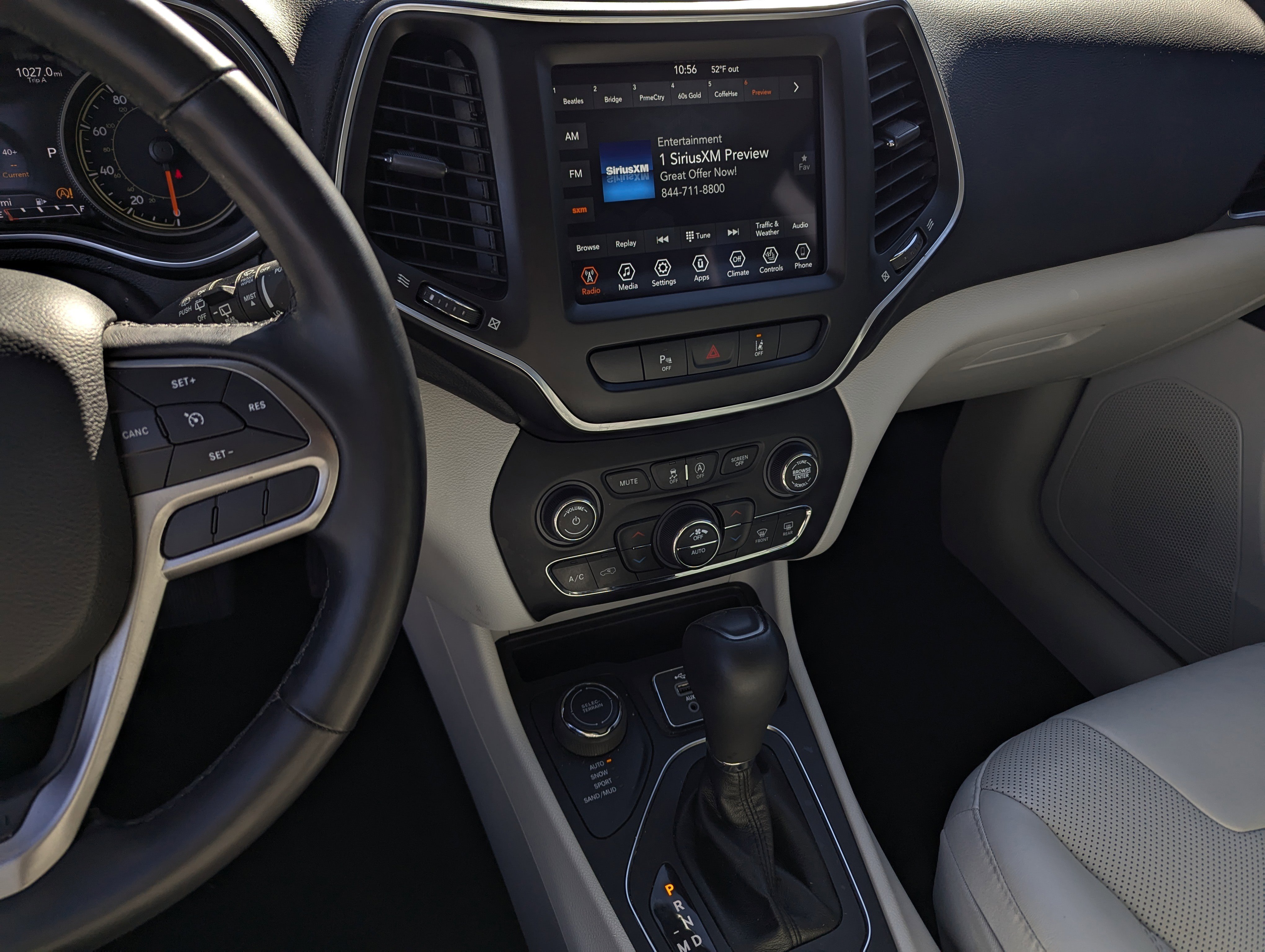 Used 2021 Jeep Cherokee Latitude Lux w/ Comfort/Convenience Group image 10