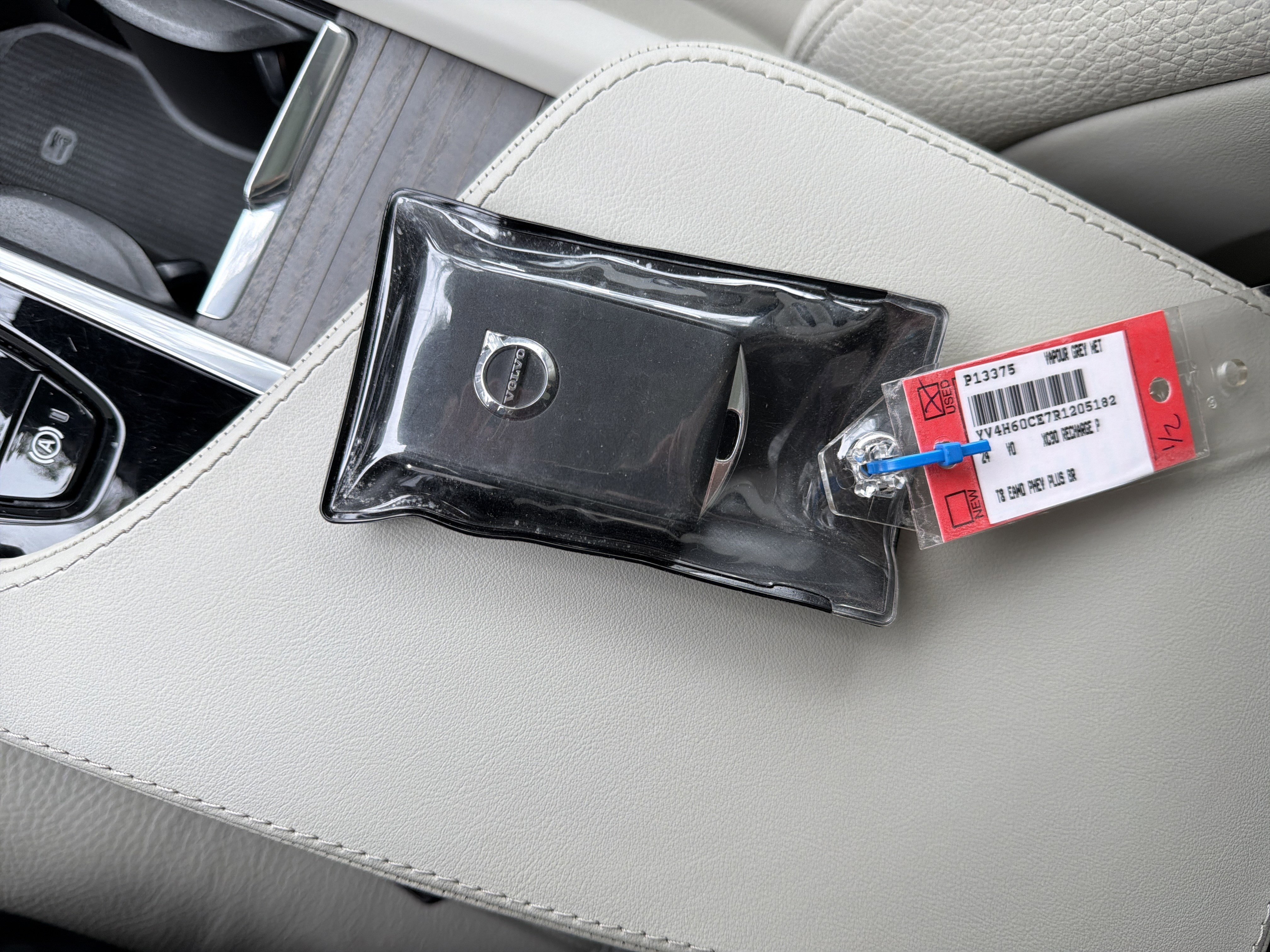 Certified 2024 Volvo XC90 T8 Plus w/ Protection Package Premier image 38