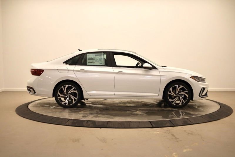 New 2026 Volkswagen Jetta SEL image 2