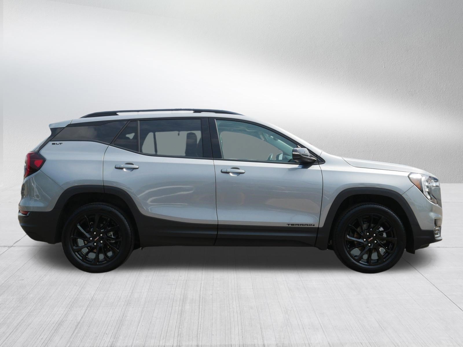 Used 2024 GMC Terrain SLT w/ Elevation Edition AWD/4WD image 8